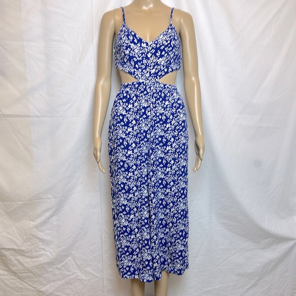 Aerie Jump Suit, Romper. Blue and White Floral. Medium. Adjustable Straps.